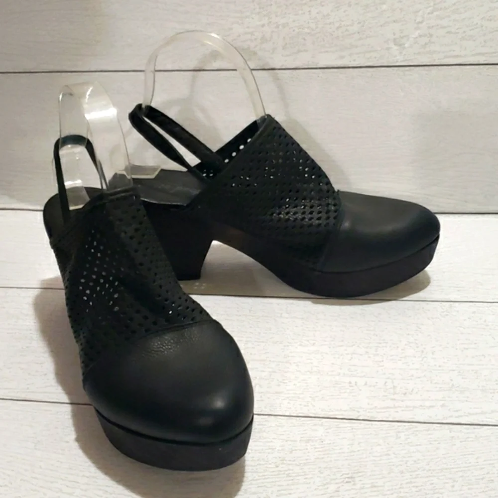 Free People  40 (9-9.5) black leather mules sling back with wood platfor…